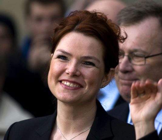 Flertall for at Danmarks tidligere innvandringsminister stilles for riksrett