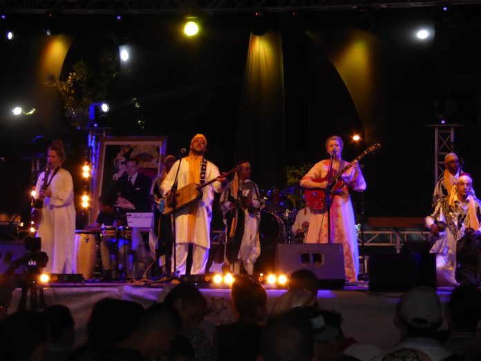 Gnawafestival i Casablanca 2016. Marthe Lea saksofon, Zakaria Houaoura gumbri og Oddrun Lilja gitar