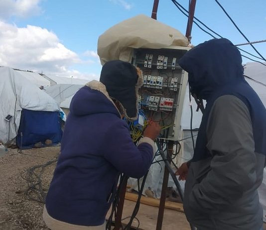 Flyktningene fryser på Lesvos – mangler strøm