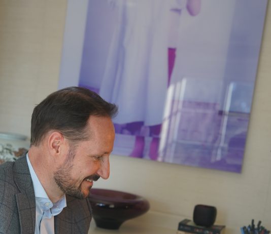 Kronprins Haakon Magnus roser Bydelsfedre