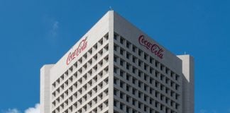 Coca-Cola kutter salæret om mangfoldskrav ikke oppfylles