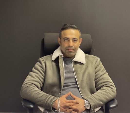 Khan har utviklet en app som skal skape arbeidsplasser