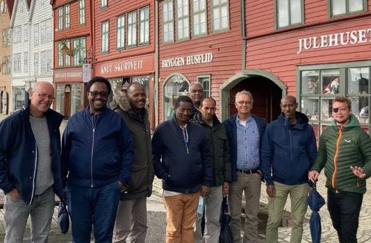 Vil hjelpe menn med språk og arbeid