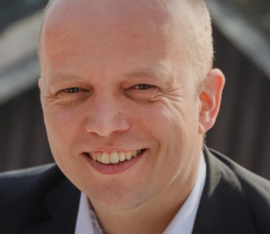 Frp skal inviteres med på brede forlik i asylpolitikken