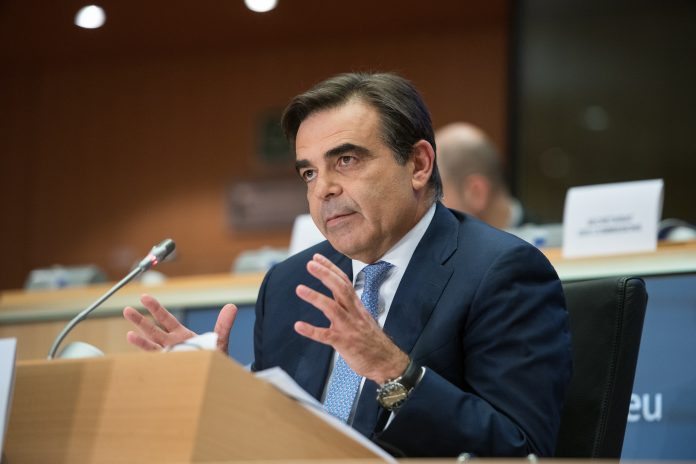 schinas.jpg