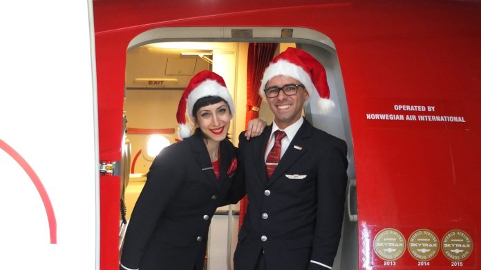 Norwegian_Christmas-cabin-crew-2