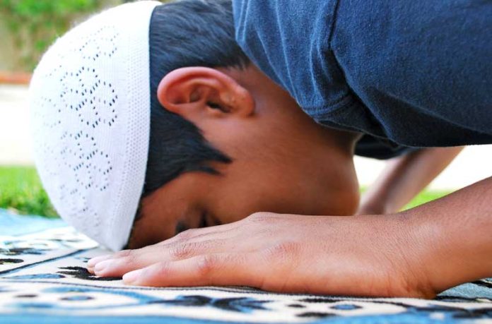 muslim-prayIC__800x528