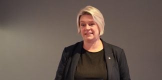Arbeidsministeren ber arbeidsgiverne ansette ukrainere