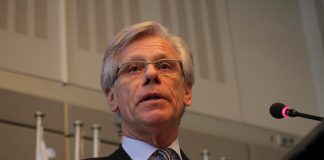 Vollebæk ber Norge vurdere kollektivt asyl