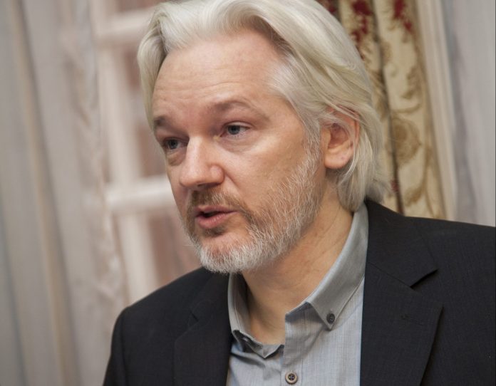 RUEDA_DE_PRENSA_CONJUNTA_ENTRE_CANCILLER_RICARDO_PATIÑO_Y_JULIAN_ASSANGE_-_14953880621