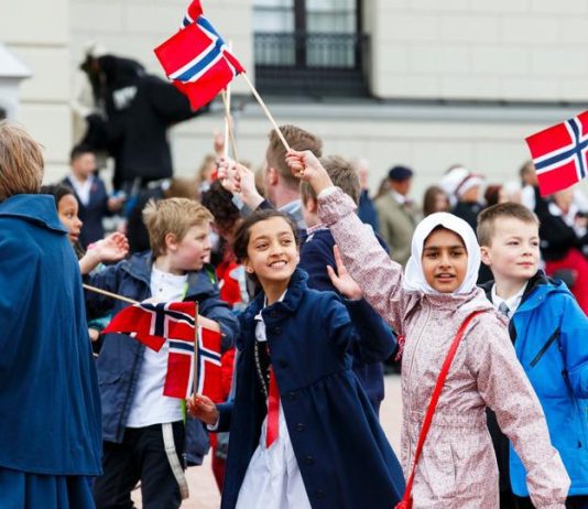 Gi innvandringsskeptikerne fingeren – med det norske flagget! | Adel Khan Farooq