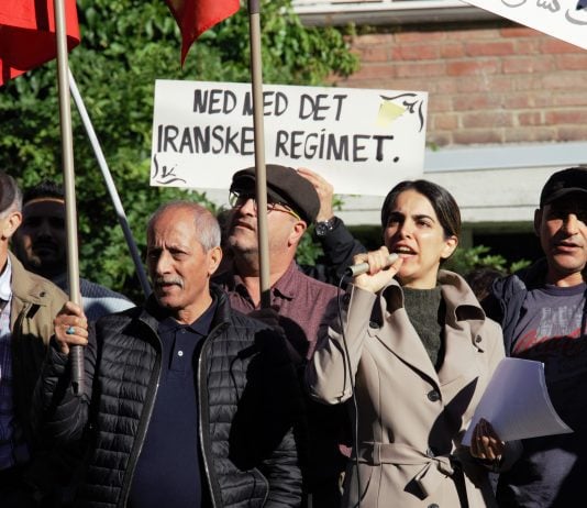 Utenriksministeren svarer på demonstrantenes krav