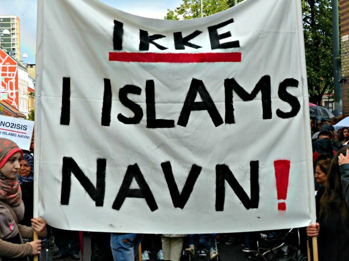 Demonstrasjon i Oslo mot IS og Profetens Ummah 25_8_2014_ Foto Hans Olav Arnesen - Religioner_no