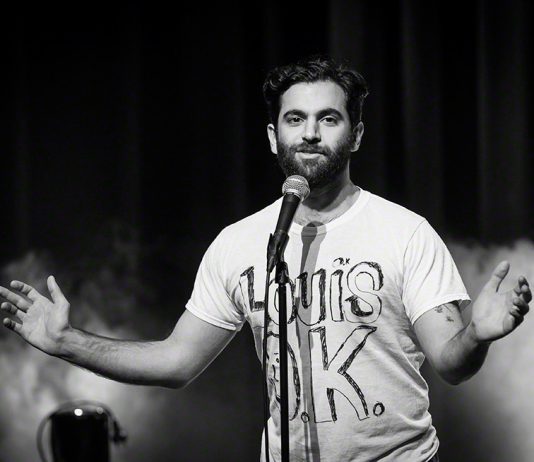 Komiker Amir Asgharnejad ble kunstmaler
