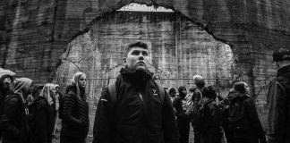 Styrker vilkårene for svenske skoleklassers reiser til Holocaust-minneplasser