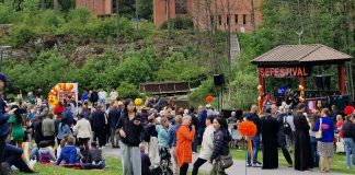 Holdt pinsefestival med fokus på mangfoldsrepresentasjon