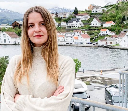 Iryna skal holde hovedtale på 17. mai i Suldal Iryna Krochuk og datteren bor nå på Sand i Suldal kommune etter å ha flyktet fra Ukraina.