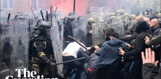 Nye demonstrasjoner etter etnisk uro i Kosovo
