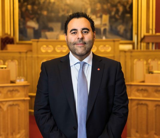 Gharahkhani avviser kritikk: – Iran er et vanstyre