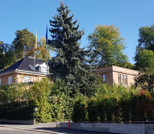 Fant metallgjenstand med hakekors utenfor Spanias ambassade