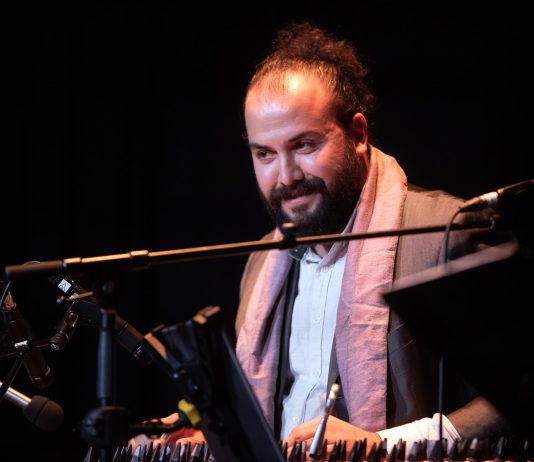 Fra flyktning til fulltidsmusiker