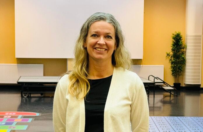 image0 FAU-leder Jannicke Berglund fotografert foran Døli skole på Jessheim