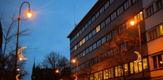 Oslo rådhus markerte starten på ramadan med lyssetting