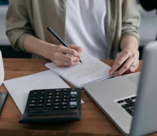 En guide til finansielle beslutninger for nyankomne i Norge
