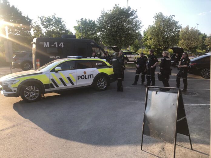 7 politi utenfor