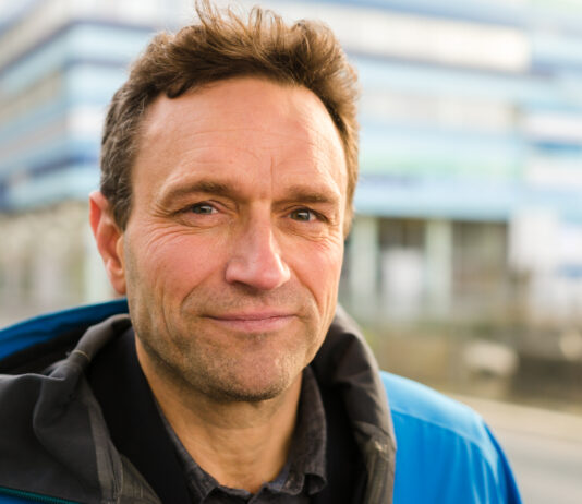 – Frp spiller på rasisme