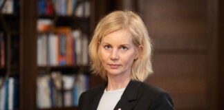 Regjeringen vil senke studieavgiften for utenlandske studenter