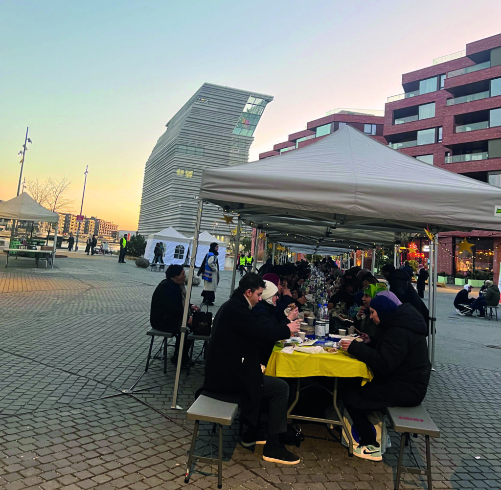 Onsdag 19. mars ble det avholdt Gateiftar i Bjørvika, Oslo. Khalid var frivillig medarbeider på arrangementet som Bydel Gamle Oslo, Muslimsk Dialognettverk og Det islamske Forbundet Rabita stod bak.
