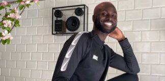 Lamin Frank Coker i Ensomhetspartiets valgliste