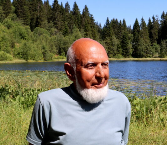 Pakistanske Abdur (77) på tur i marka: – Folk må komme seg ut