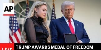 Trump hedrer Charlie Kirk med æresmedalje