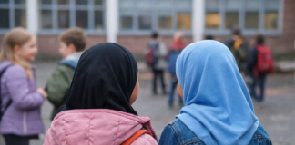 Simen Velle i Frp vil befri unge jenter i hijab med tvang
