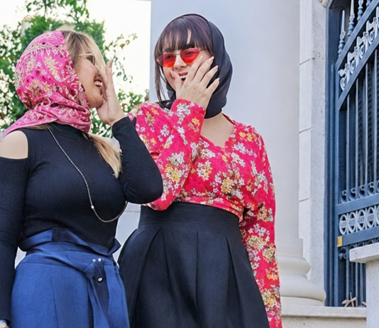 Flere iranske kvinner går uten hijab: – Endringene kommer fra folket