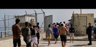 500 unge tilbake på stranden – timer etter at Ceuta ryddet migrantleiren