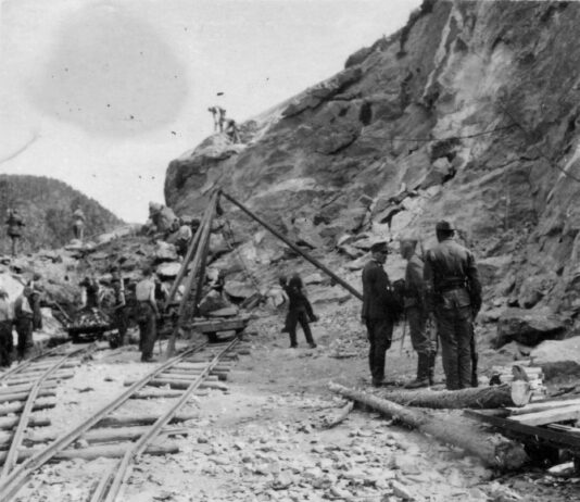 De er oppvokst i Norge – i Botn møtte de en historie som også er deres