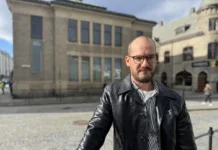 Barnebarn oversetter familiens krigsminner – nå vises historiene på museum