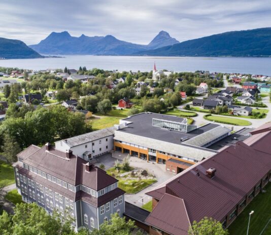 Kan små språk lære av hverandre? På Nesna møttes nynorsk, samisk og norskopplæring