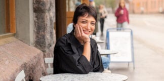 Hun har ikke sett moren på ni år – nå består portrettet av skjermbilder og gurkemeie