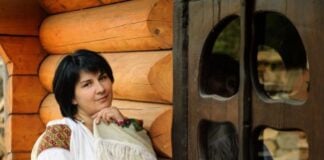 Mariia viderefører ukrainske tradisjoner med nål og perler