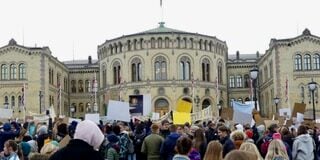 Barna streiket. Regjeringene fortsatte oljeletingen.