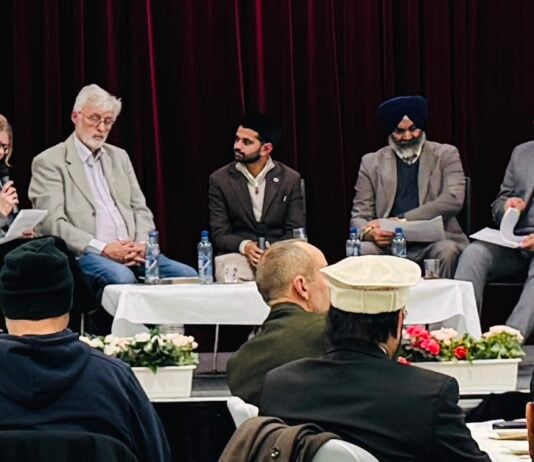 Fire religioner møttes i Ahmadiyya-moskeen: Trenger vi Gud for å gjøre det gode?