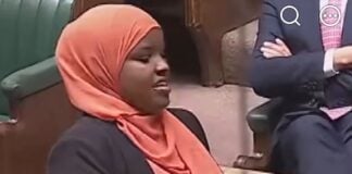 Sagal møtte rasisme på vei til parlamentet – nå har hun avlagt eden med Koranen