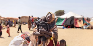 Sudanere samles foran regjeringen i dag: – Stopp krigen i Sudan