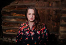 Veronica Akselsen løfter fram kvinnene som bar taternes sanger videre